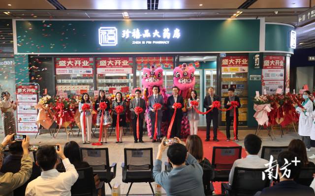 合作區(qū)首家全澳資藥店正式開業(yè)。