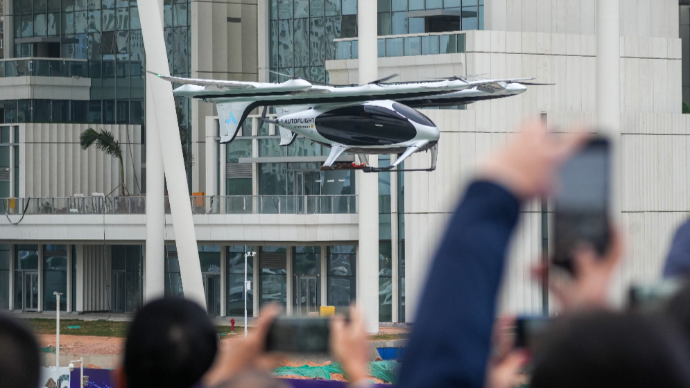 今年2月，全球首條跨海跨城電動垂直起降航空器在深圳、珠海成功試航。攝影：錢文攀